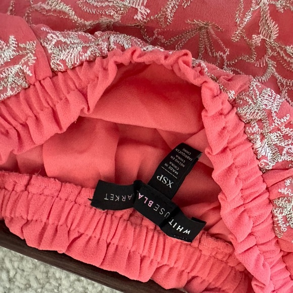 WHBM Coral Off Shoulder Embroidered Mini Chiffon Blouson Dress Ruffle XSP - Picture 7 of 9